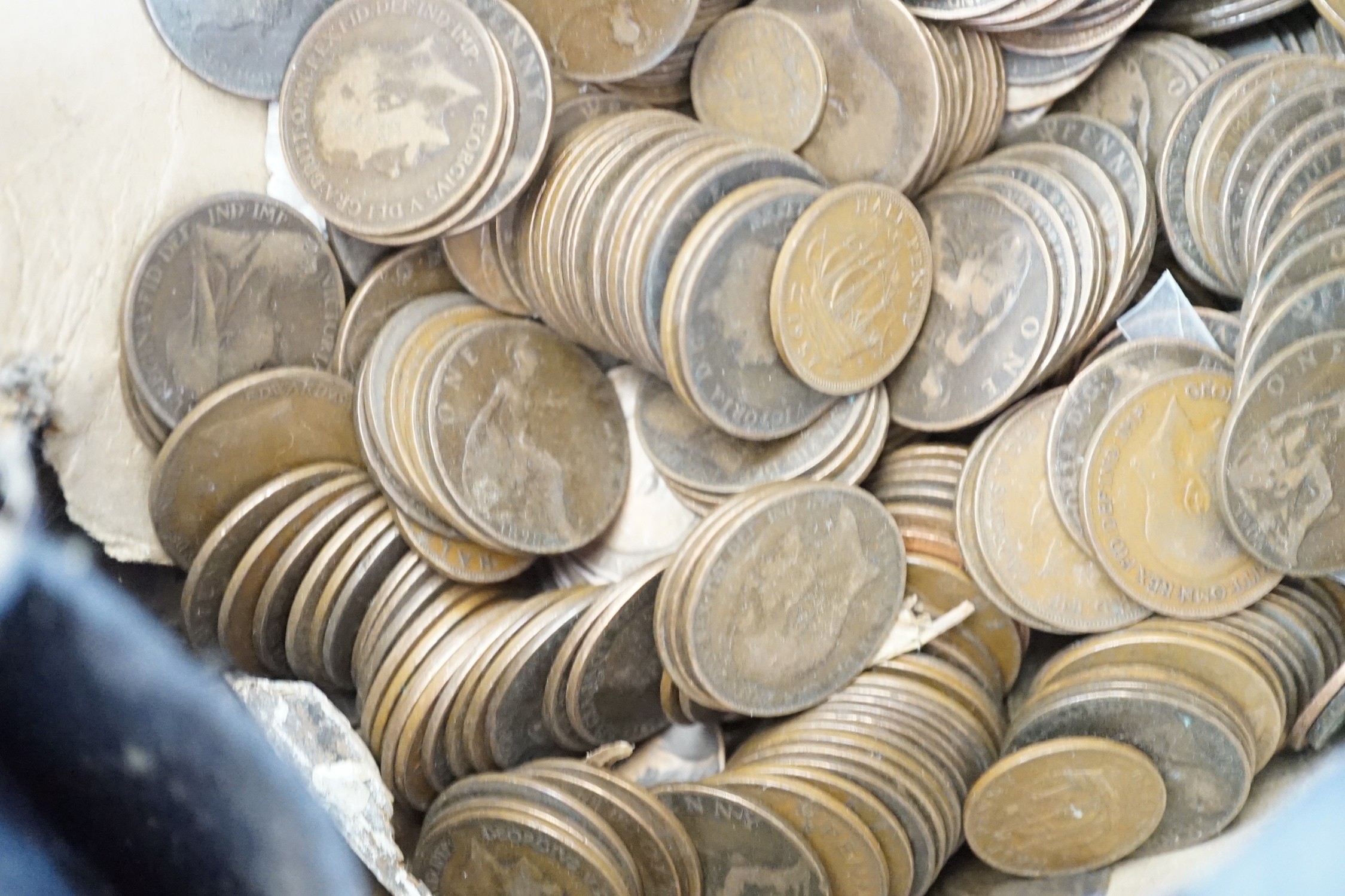 A quantity of copper coins, including Queen Victoria and later pennies and a 1832 halfpenny token provenance of Nova Scotia